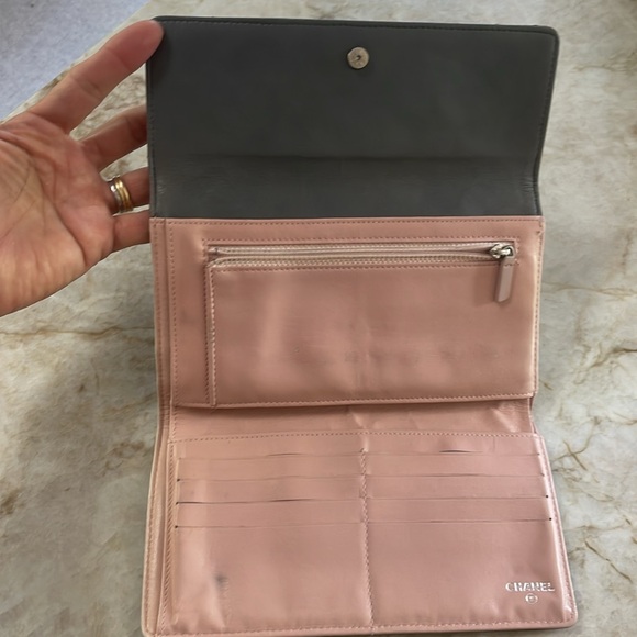 Chanel grey tri-fold wallet in diamond quilted pattern - Picture 4 of 17